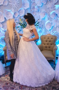 AdrianaBombom-DaniVieira-SheslaineHayalla-desfilam-de-IvanaBeaumond-no-inesquecivel-casamento-icweek-2017 (20)