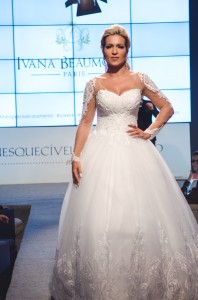 AdrianaBombom-DaniVieira-SheslaineHayalla-desfilam-de-IvanaBeaumond-no-inesquecivel-casamento-icweek-2017 (22)