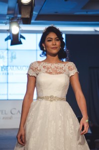 AdrianaBombom-DaniVieira-SheslaineHayalla-desfilam-de-IvanaBeaumond-no-inesquecivel-casamento-icweek-2017 (5)