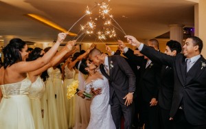 AnaCarlaeBruno-Vestido-de-noiva-rj_casamento-casar-sobmedida-Alugueldevestido-IvanaBeaumond (5)