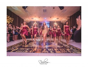 amandalandim-festa-de-15-anos-debutante-aniversario-vestidos-sobmedida-exclusivos-dourado-marsala-BYIVANABEAUMONDPARIS (18)