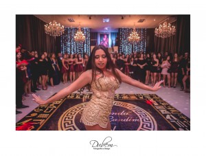 amandalandim-festa-de-15-anos-debutante-aniversario-vestidos-sobmedida-exclusivos-dourado-marsala-BYIVANABEAUMONDPARIS (21)